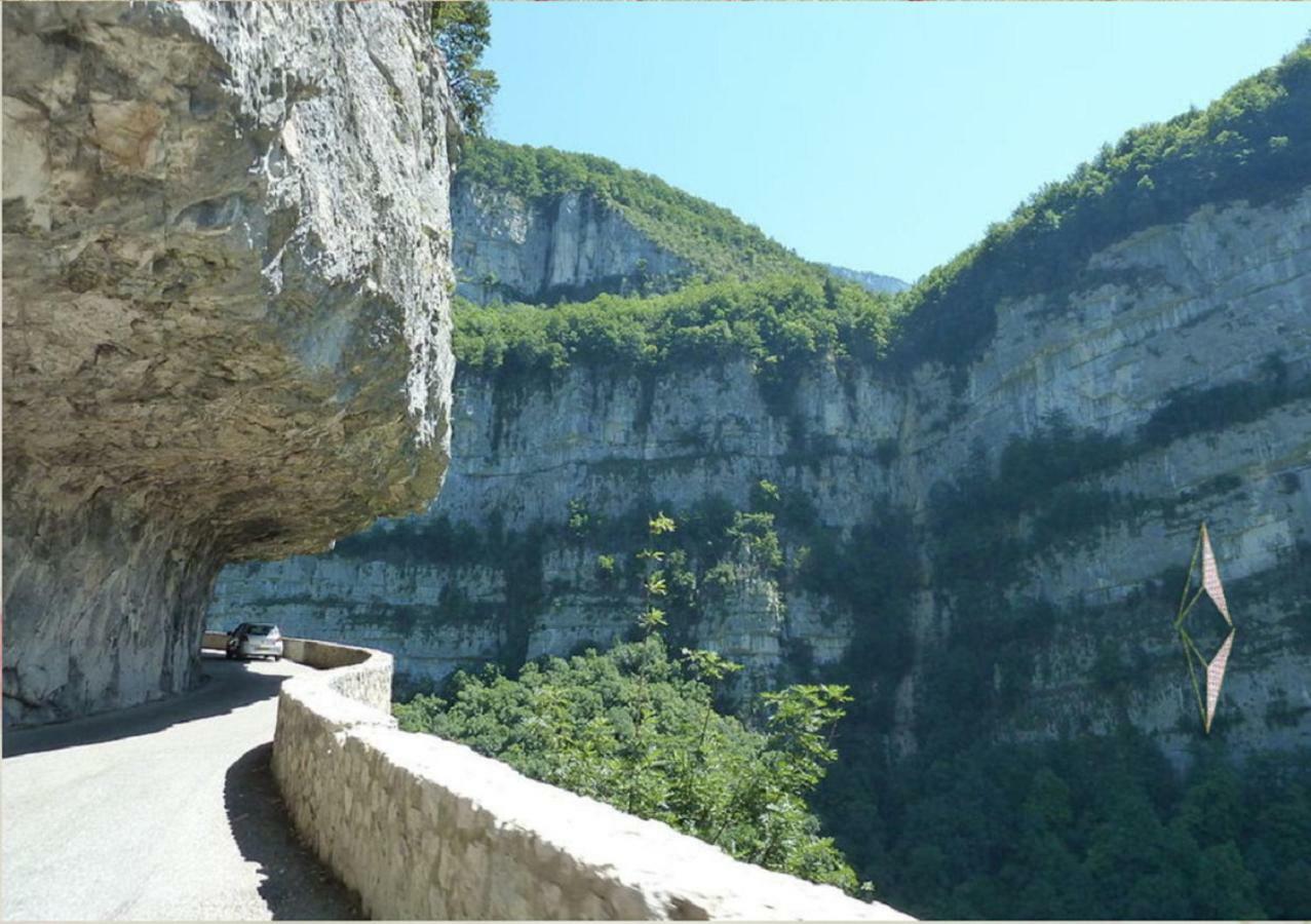 Okami Du Vercors Saint-Laurent-en-Royans Buitenkant foto